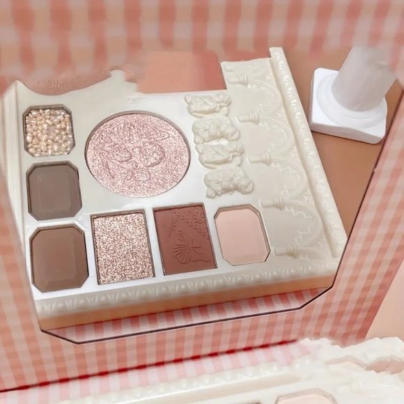 Romantic Embossed Angel Eyeshadow Palette: 10 Colors of Vintage Shimmer … - Picture 6 of 7